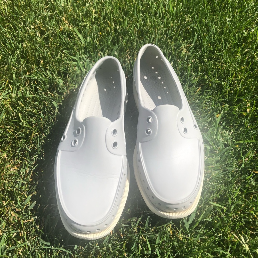 Native Howard Boat shoes women’s 6 men’s 4